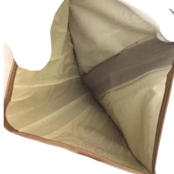 CHANEL: CC Logo Patent Leather Long Bifold Wallet #1328 - Picture 5 of 6